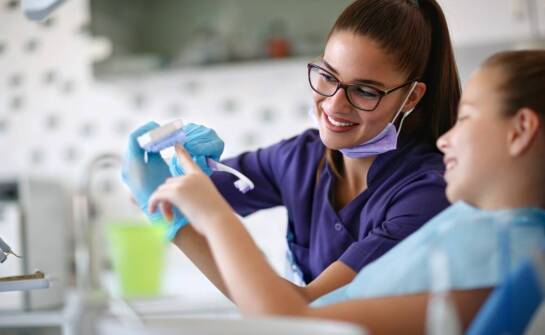Jak zostać higienistką stomatologiczną?