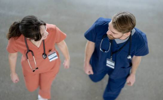 Jak wygląda codzienna praca opiekuna medycznego i jakie daje możliwości rozwoju