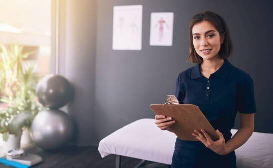 Jak wygląda nauka masażu i jakie możliwości rozwoju oferuje ten kierunek