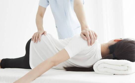 Jak zostać technikiem masażystą – wymagania, kwalifikacje i ścieżki edukacji