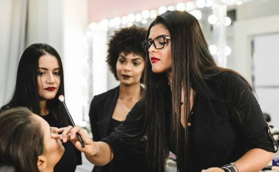 Zawód kosmetyczki – jak wygląda nauka i jakie możliwości daje branża beauty