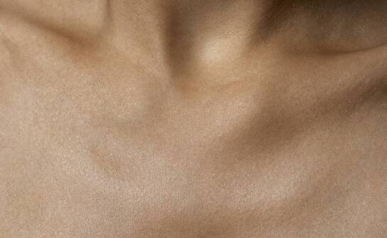 Naturalny kolagen a rozstępy – jak wspomaga walkę z niedoskonałościami skóry