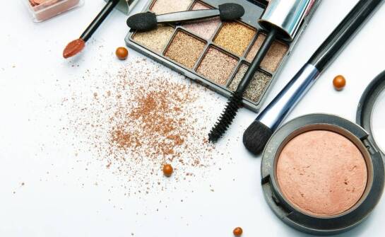 Makijaż permanentny – zalety, efekty i najważniejsze informacje o zabiegu