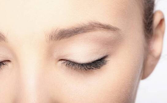 Lifting rzęs – jak działa zabieg i jakie efekty można uzyskać?