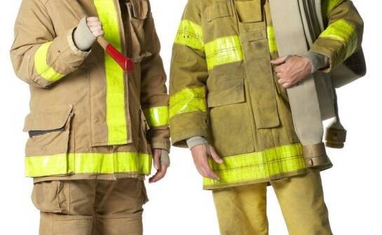 Ubrania trudnopalne – zastosowanie, właściwości i najważniejsze cechy