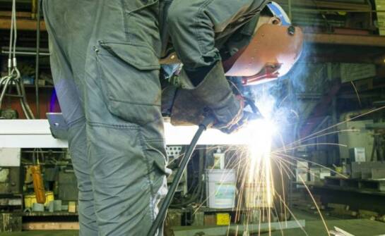 Spodnie do prac spawalniczych – kluczowe funkcje i najważniejsze cechy