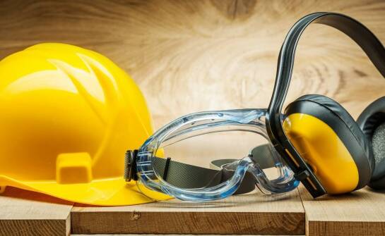 Okulary ochronne w pracy – rodzaje, zastosowania i kluczowe funkcje BHP