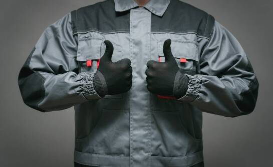 Odblaskowa odzież robocza – zastosowania, zalety i bezpieczeństwo pracy