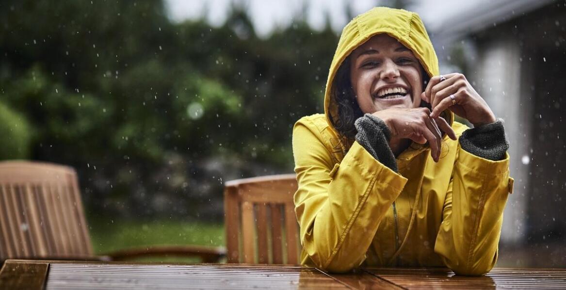 Kurtki przeciwdeszczowe do pracy – ochrona przed wilgocią i komfort użytkowania