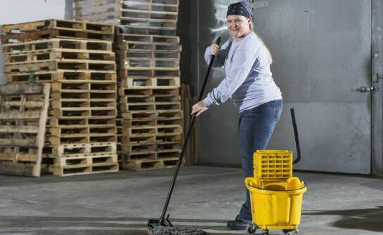 Czym wyróżnia się czyściwo przemysłowe i kiedy znajduje zastosowanie?