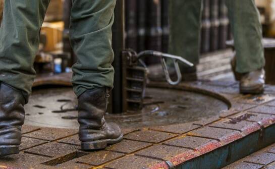 Buty gumowe do pracy – zastosowania, zalety i kluczowe cechy ochronne