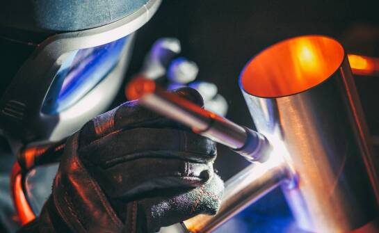 Co obejmuje podstawowy asortyment spawalniczy i jakie są jego zastosowania