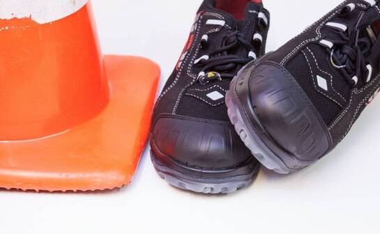 Buty gumowe robocze – zastosowanie, rodzaje i korzyści w pracy