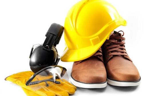 Najważniejsze właściwości obuwia chroniącego stopy podczas wykonywania pracy