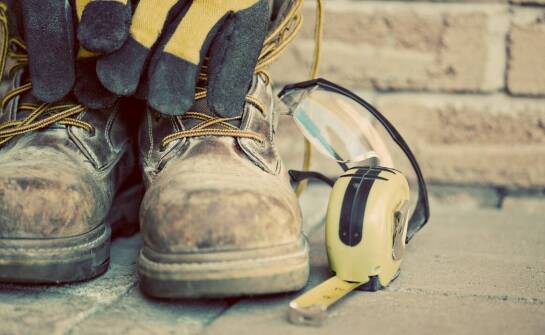 Obuwie ochronne – najważniejsze kryteria wyboru i znaczenie dla bezpieczeństwa