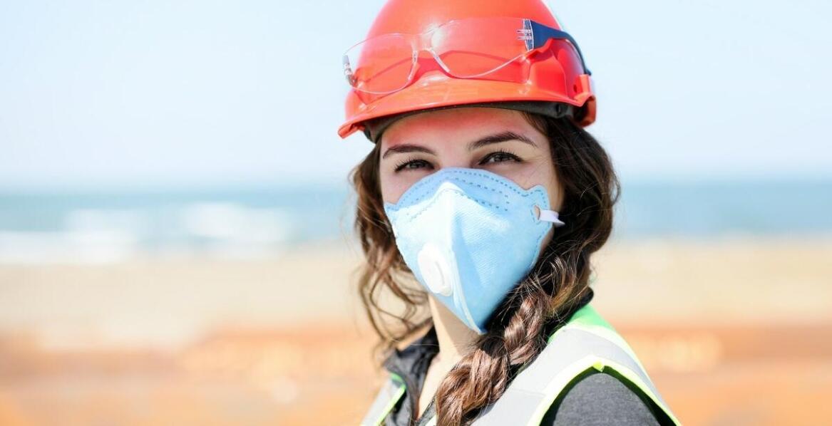 Jakie funkcje pełnią środki ochrony indywidualnej w różnych zawodach