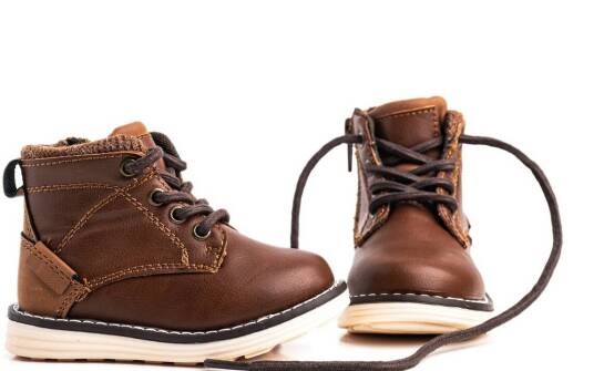 Najczęściej spotykane materiały w męskich trzewikach do pracy – przegląd i porównanie