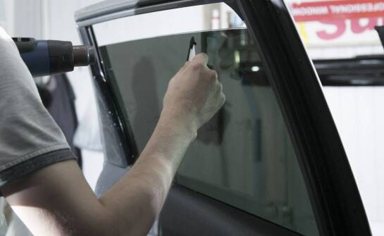 Proces wymiany szyb w aucie – etapy, wymagania i praktyczne aspekty