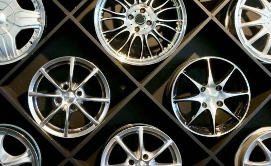 Jakie szyby samochodowe są dostępne na rynku i czym się różnią?