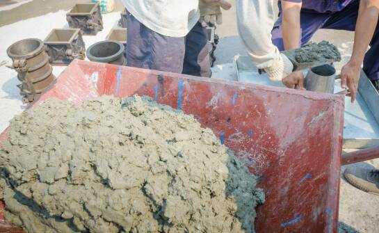 Zaprawa naprawcza – zastosowania, właściwości i kluczowe zalety produktu