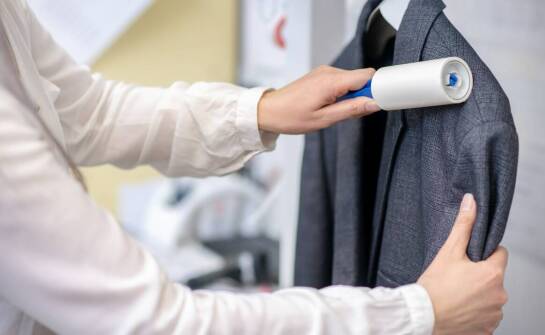 Odzież medyczna – jak wybrać funkcjonalne i komfortowe ubrania do pracy