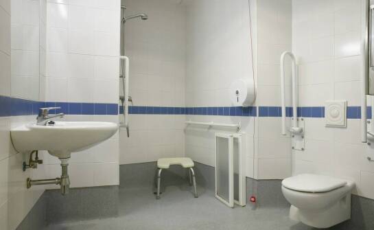 Basen sanitarny – funkcje, budowa i praktyczne aspekty codziennego użytkowania