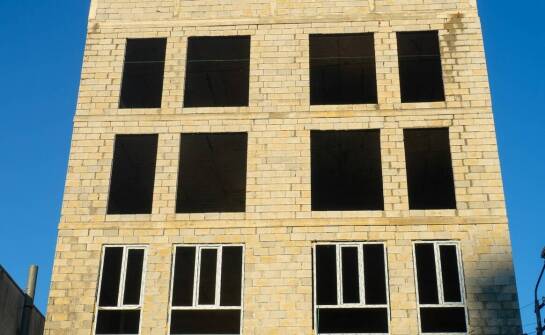 Jak przebiega formalny odbiór budynku i jakie dokumenty są wymagane