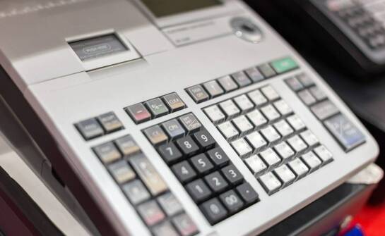 Jak wybrać odpowiednią kasę fiskalną? Kluczowe aspekty i porady