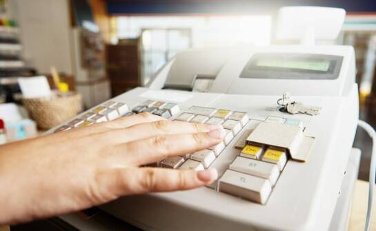 Kasa fiskalna w firmie – najważniejsze korzyści i najczęstsze wyzwania