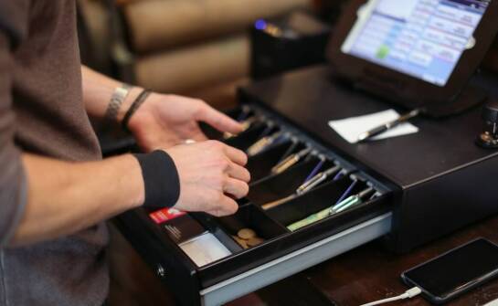 Kasy fiskalne – zastosowanie w biznesie, obowiązki i praktyczne wskazówki