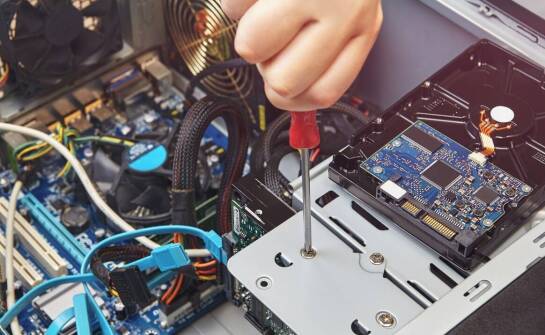 Jak przebiega diagnoza usterek komputerowych i jakie są typowe problemy?