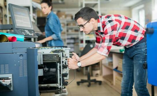 Serwis komputerowy — jakie usługi są dostępne i na co zwrócić uwagę?