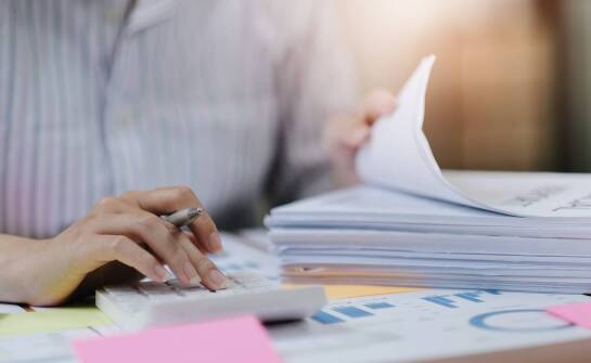 Jak przebiega prowadzenie pełnej księgowości w firmie – kluczowe etapy i wymagania