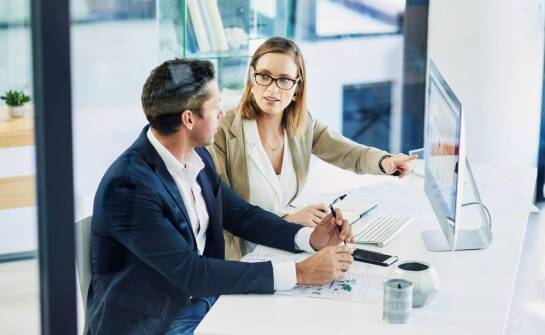 Obsługa kadr i płac w firmie – jak zapewnić sprawne zarządzanie personelem