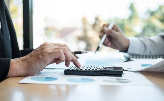 Jak wygląda proces rozliczeń i sprawozdawczości w spółce z o.o.?