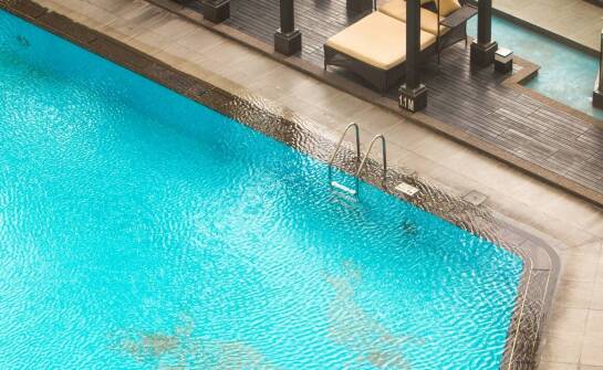 Hotele z basenem – jakie udogodnienia oferują i na co zwrócić uwagę?