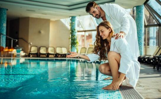 Baseny termalne – właściwości wody i korzyści z kąpieli dla zdrowia