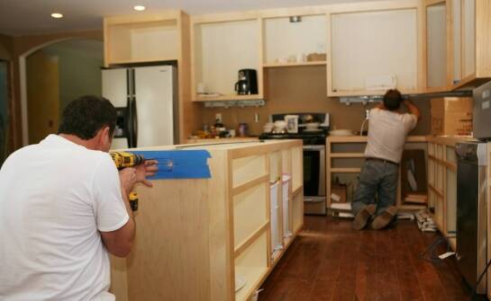 Inspiracje do kuchni na wymiar – modne style i rozwiązania aranżacyjne