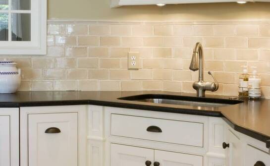 Meble na zamówienie – pomysły na funkcjonalne i stylowe wnętrza domu