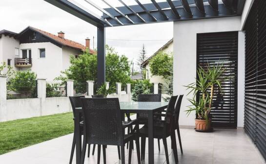 Markizy – funkcje, zastosowania i praktyczne korzyści w codziennym życiu