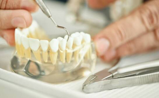 Protetyka stomatologiczna – na czym polega i kiedy warto z niej skorzystać?