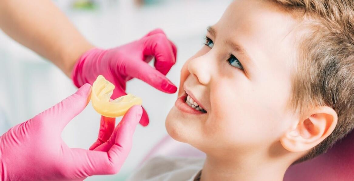 Stomatologia dziecięca – jak dbać o zęby najmłodszych od pierwszych lat