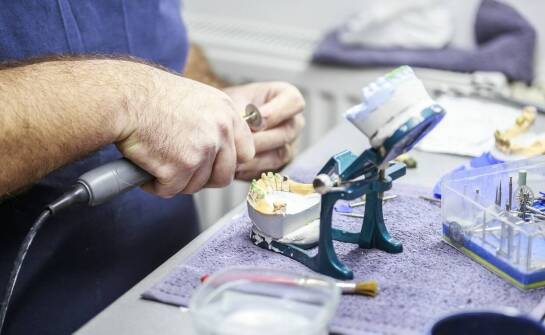 Czym jest aparat ortodontyczny i jak przebiega leczenie wad zgryzu?