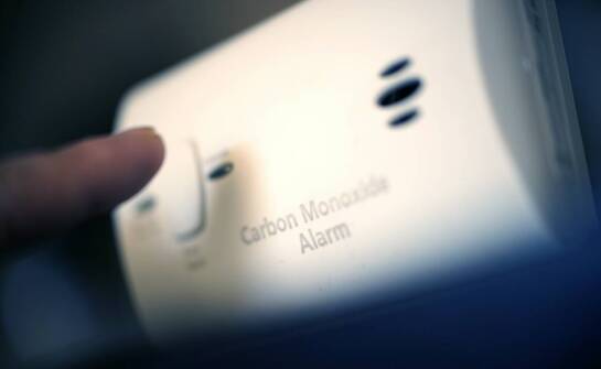 Jak działają czujniki tlenku węgla i kiedy warto je stosować w domu