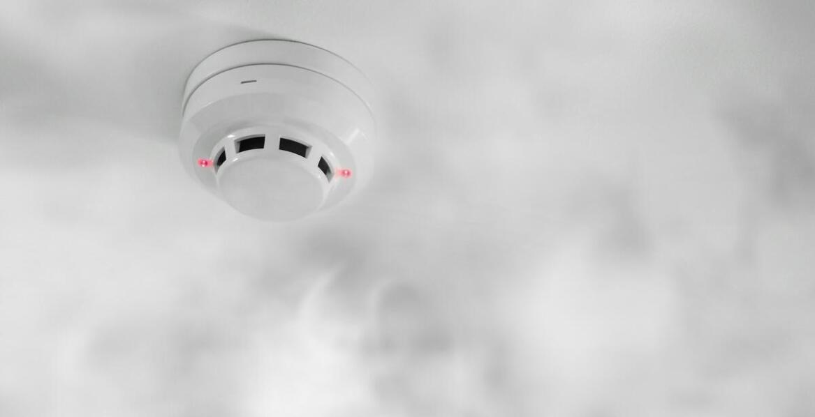 Czujniki dymu i czadu – jak zwiększają bezpieczeństwo w domu
