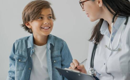 Jak przebiega opieka pediatryczna i jakie badania wykonuje lekarz dziecięcy