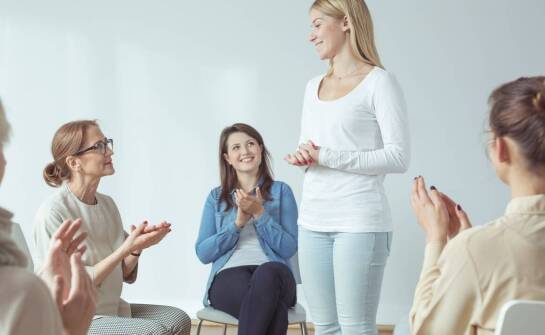 Jak przebiega terapia logopedyczna i kiedy warto rozpocząć leczenie mowy