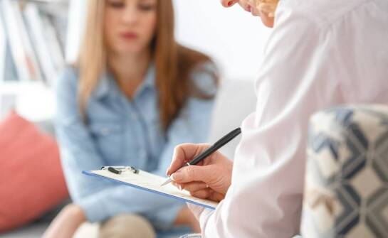 Pierwsze objawy choroby Alzheimera – jak rozpoznać i kiedy zgłosić się po pomoc