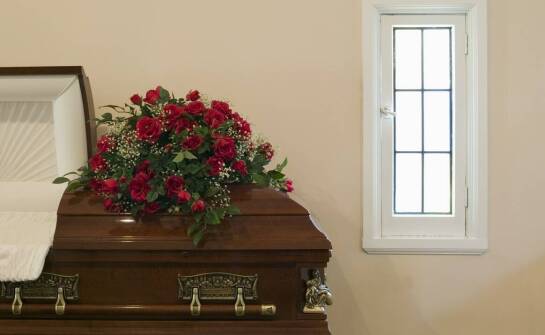 Jak przebiega organizacja pogrzebu – etapy, formalności i ważne decyzje