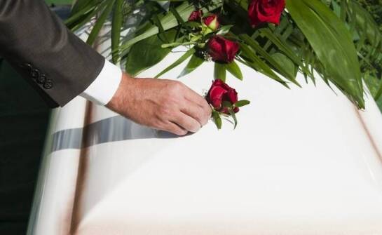 Formalności i koszty związane z organizacją uroczystości pogrzebowej